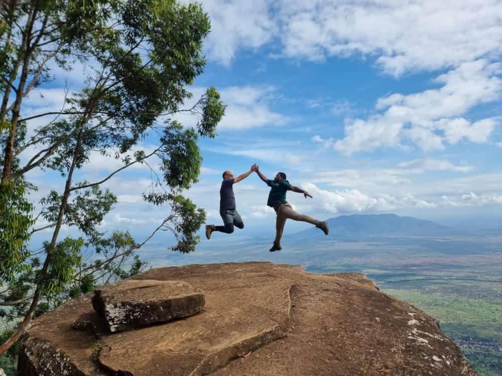 Galapagos Homestay Lushoto Екстериор снимка